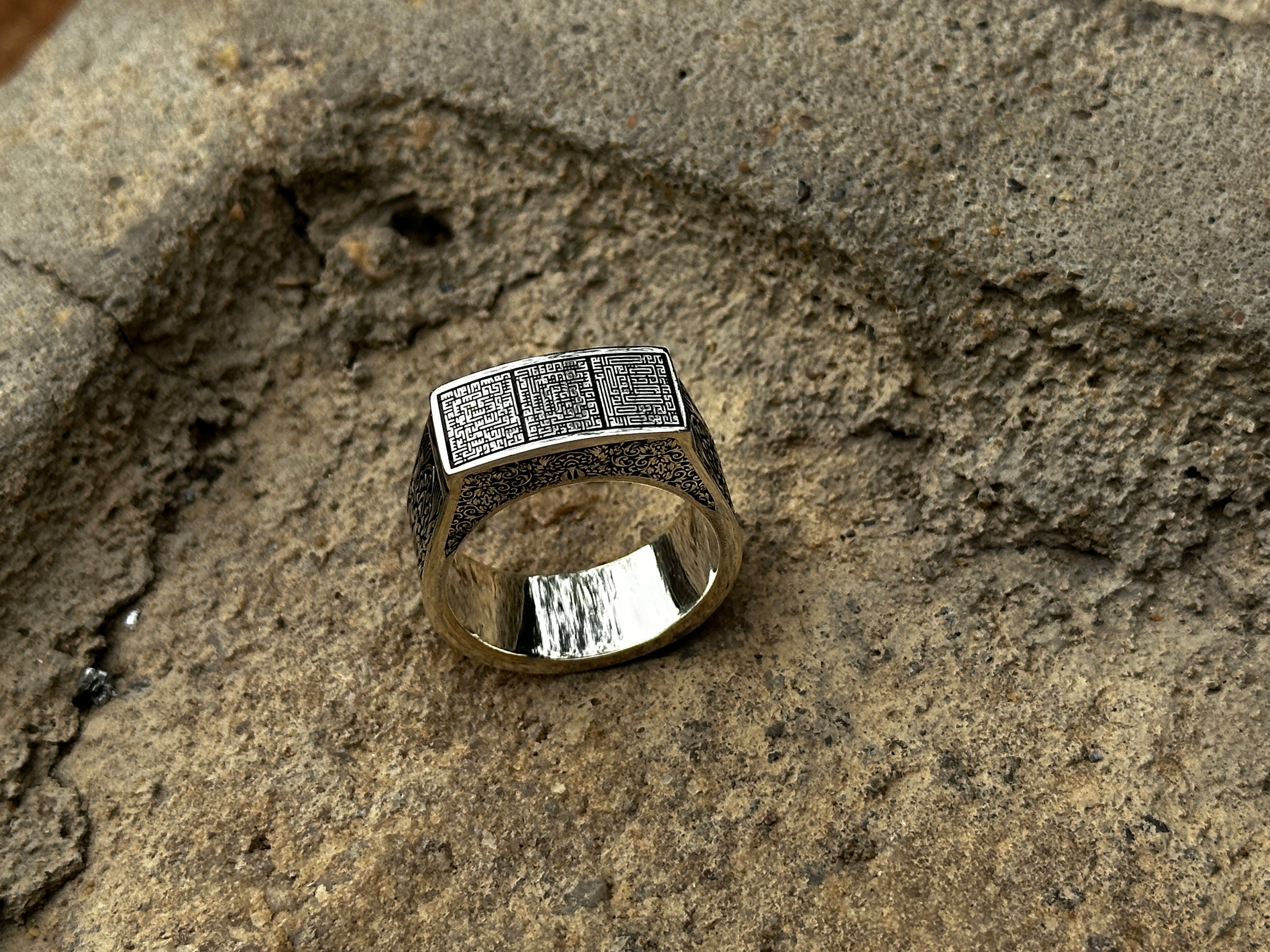 Taḥṣīn Ring